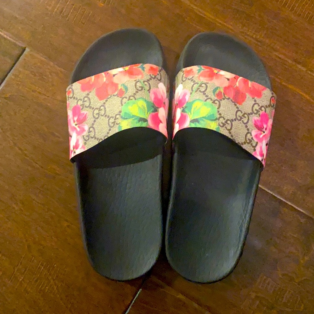 Gucci slides (women’s)